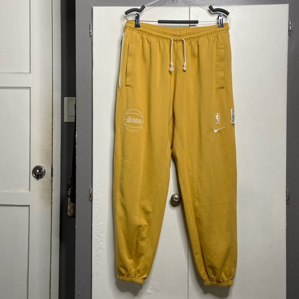Nike standard issue nba men laker sweatpants large yellow dri-fit vintage